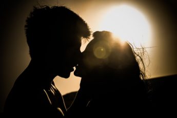 10 Sexy Kissing Tips
